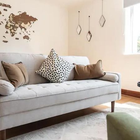 Metropolitan - 2 Bed, Private Parking Apartment, Great Commercial Home From Home Stay! 南安普敦 外观 照片