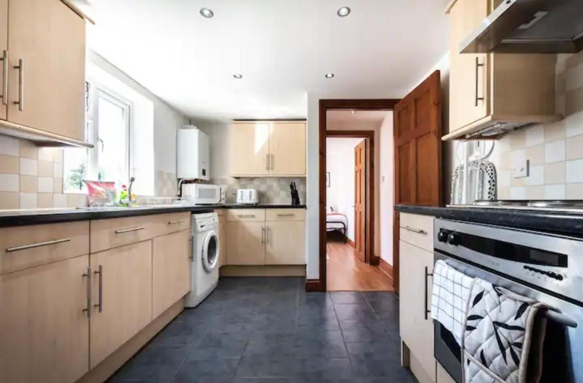 Metropolitan - 2 Bed, Private Parking Apartment, Great Commercial Home From Home Stay! 南安普敦 外观 照片