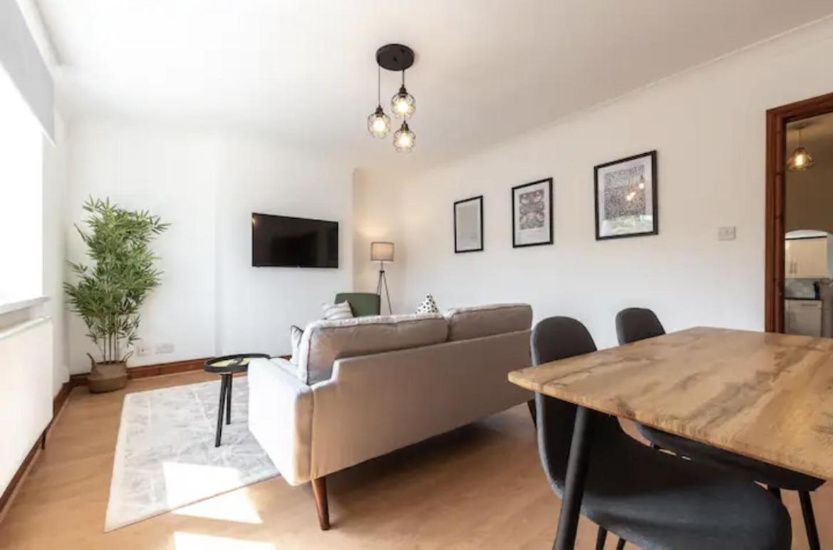 Metropolitan - 2 Bed, Private Parking Apartment, Great Commercial Home From Home Stay! 南安普敦 外观 照片